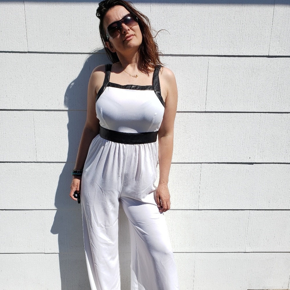GUESS white jumpsuit size 6 with black waistband - Picture 2 of 7